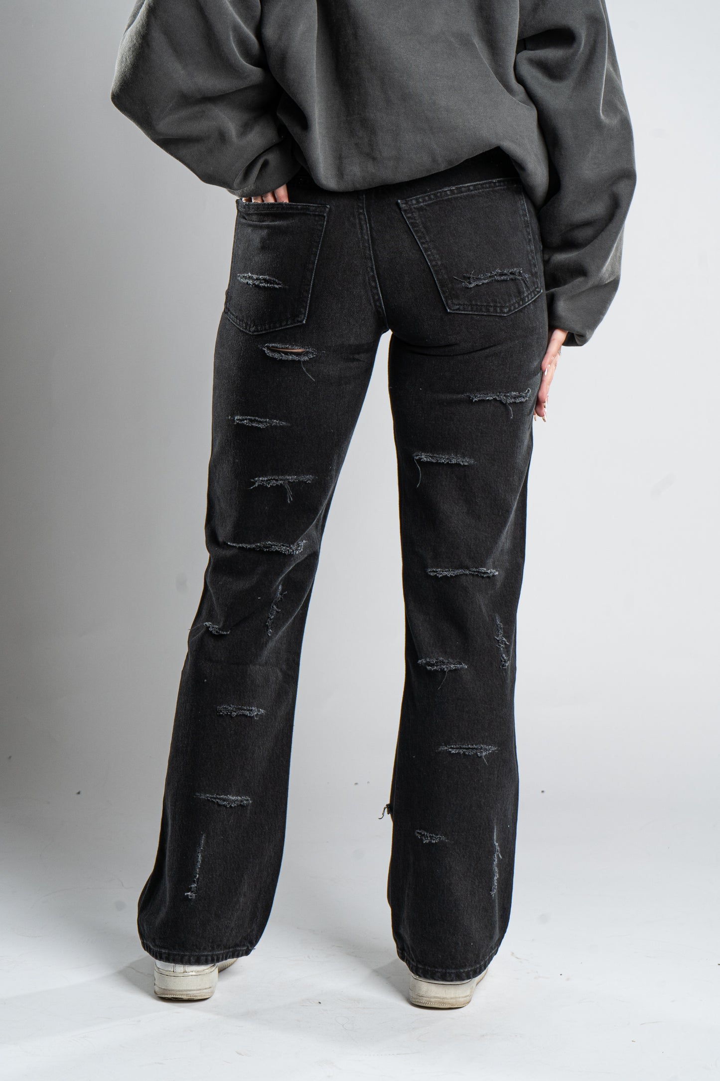 BASIC DISTRESSED JEANS WMNS 1