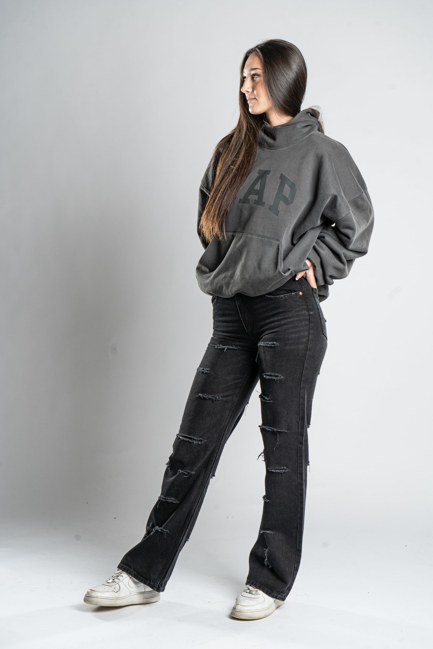 BASIC DISTRESSED JEANS WMNS 1