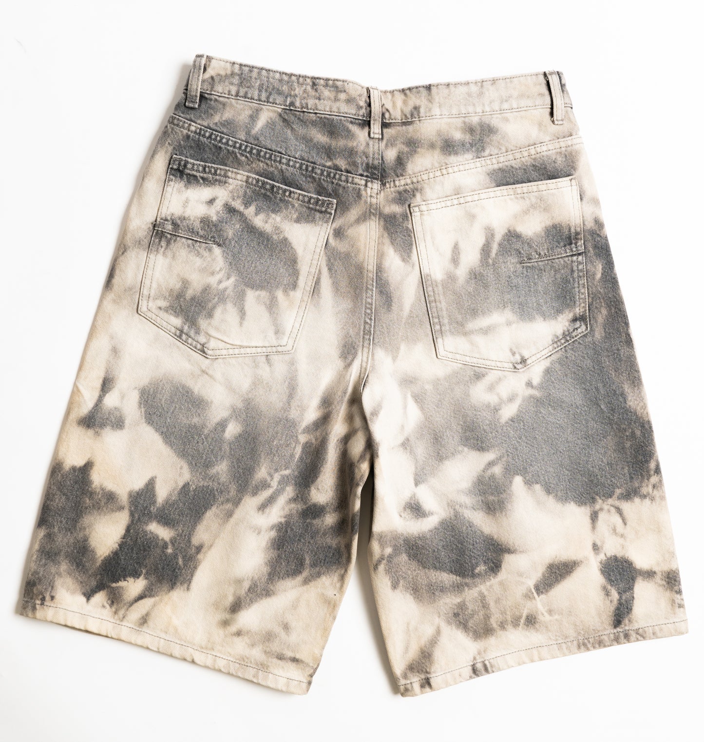 BAGGY BLEACHED GREY SHORTS