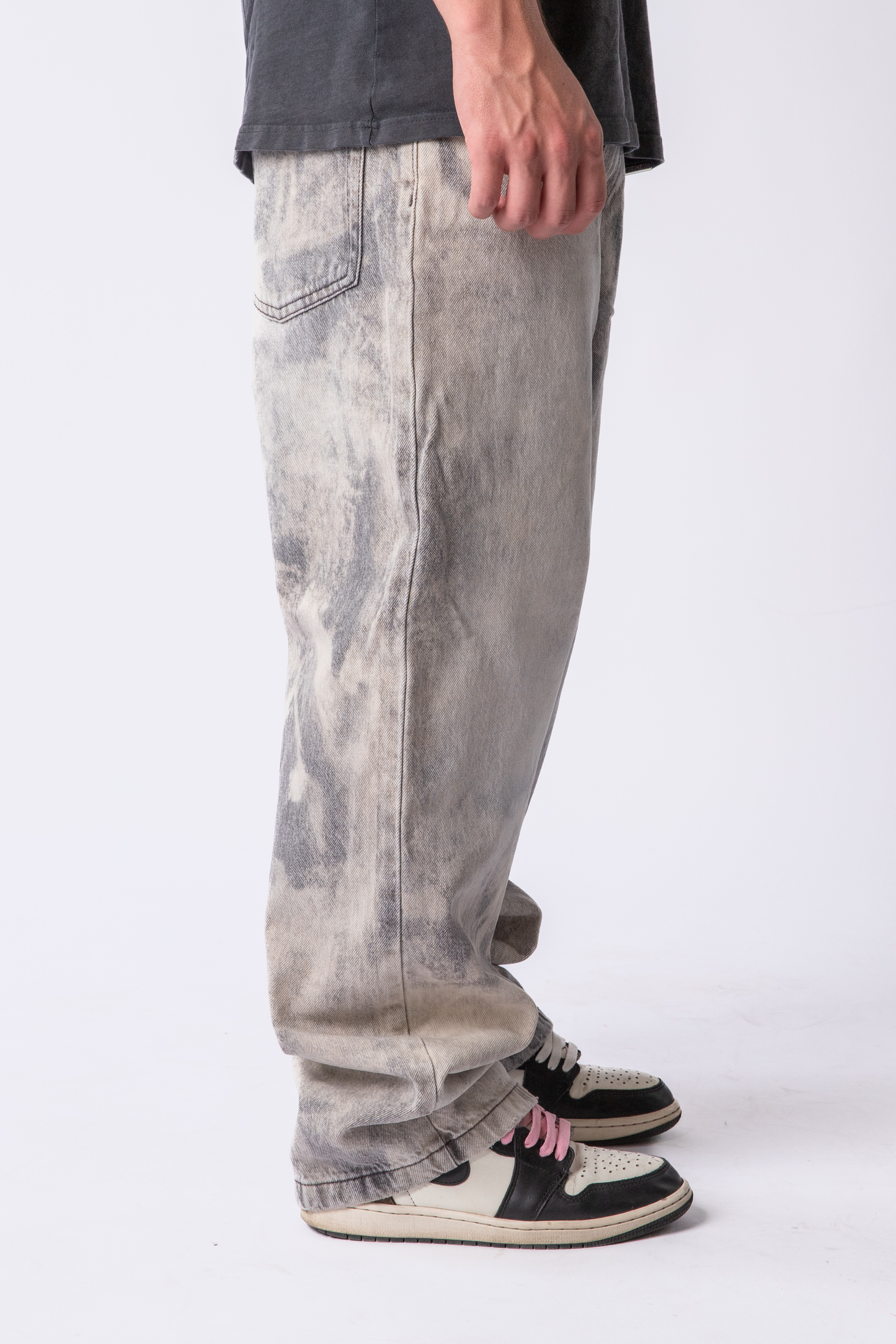 CUSTOM BLEACHED JEANS