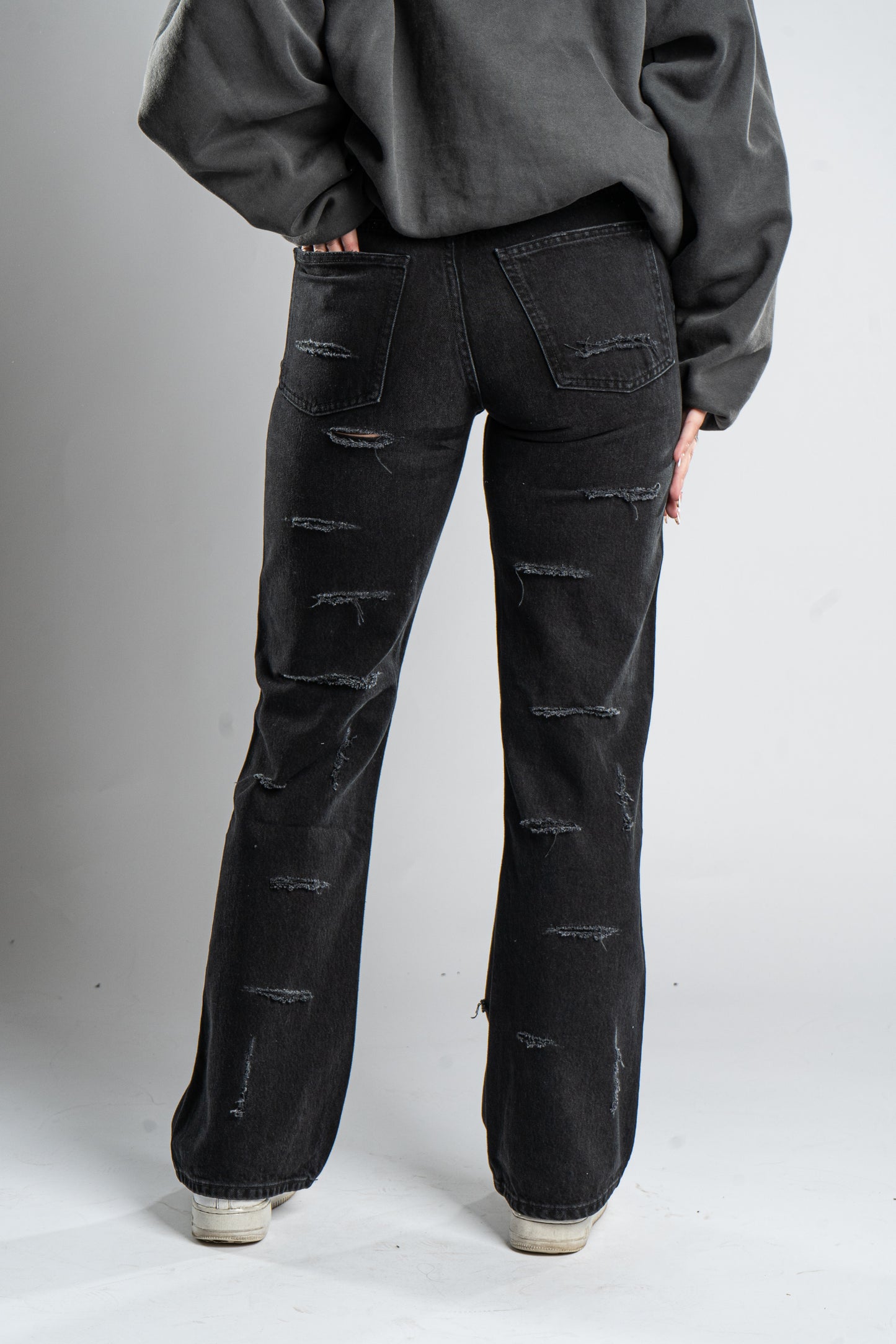 BASIC DISTRESSED JEANS WMNS