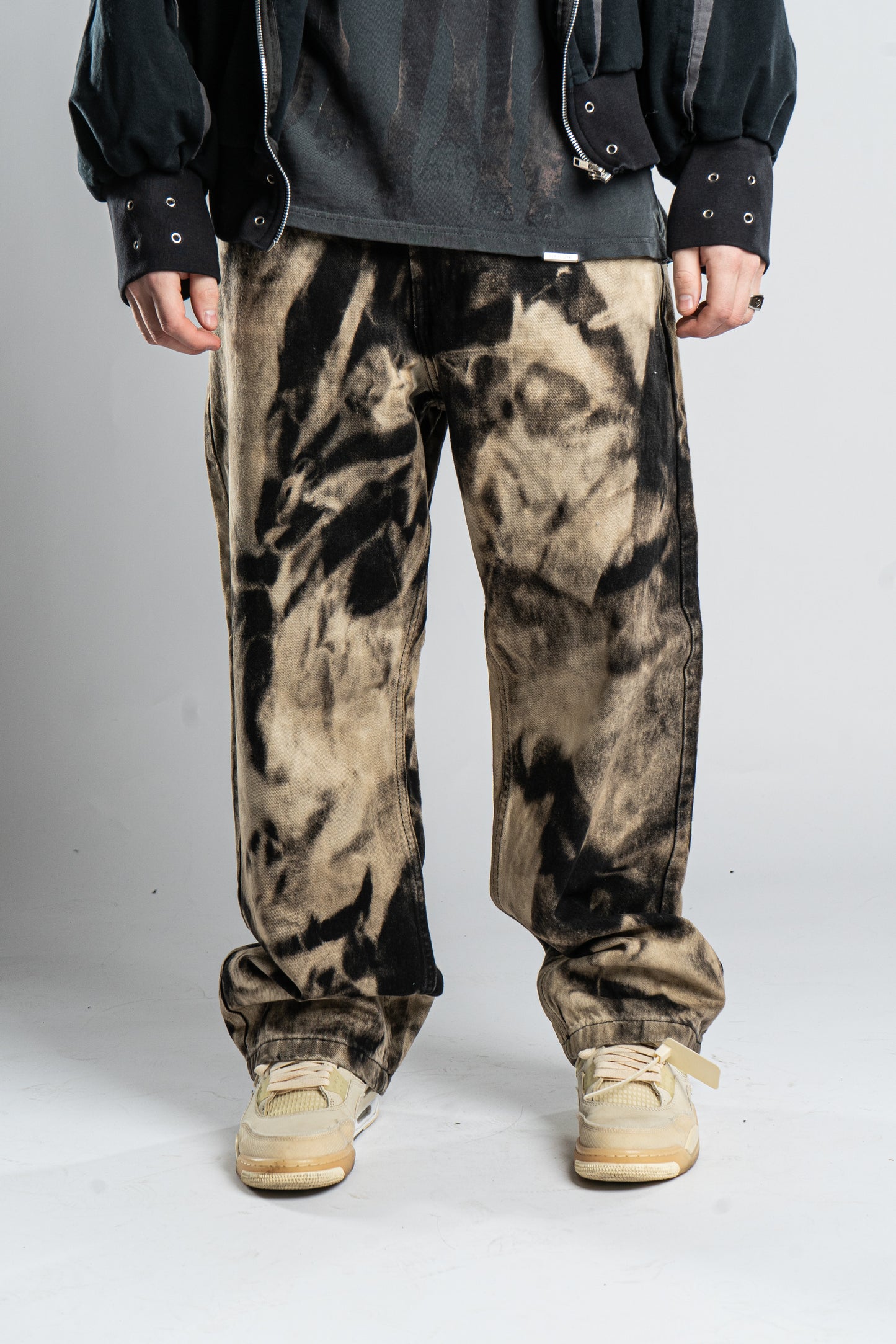 CUSTOM BLEACHED JEANS BLACK