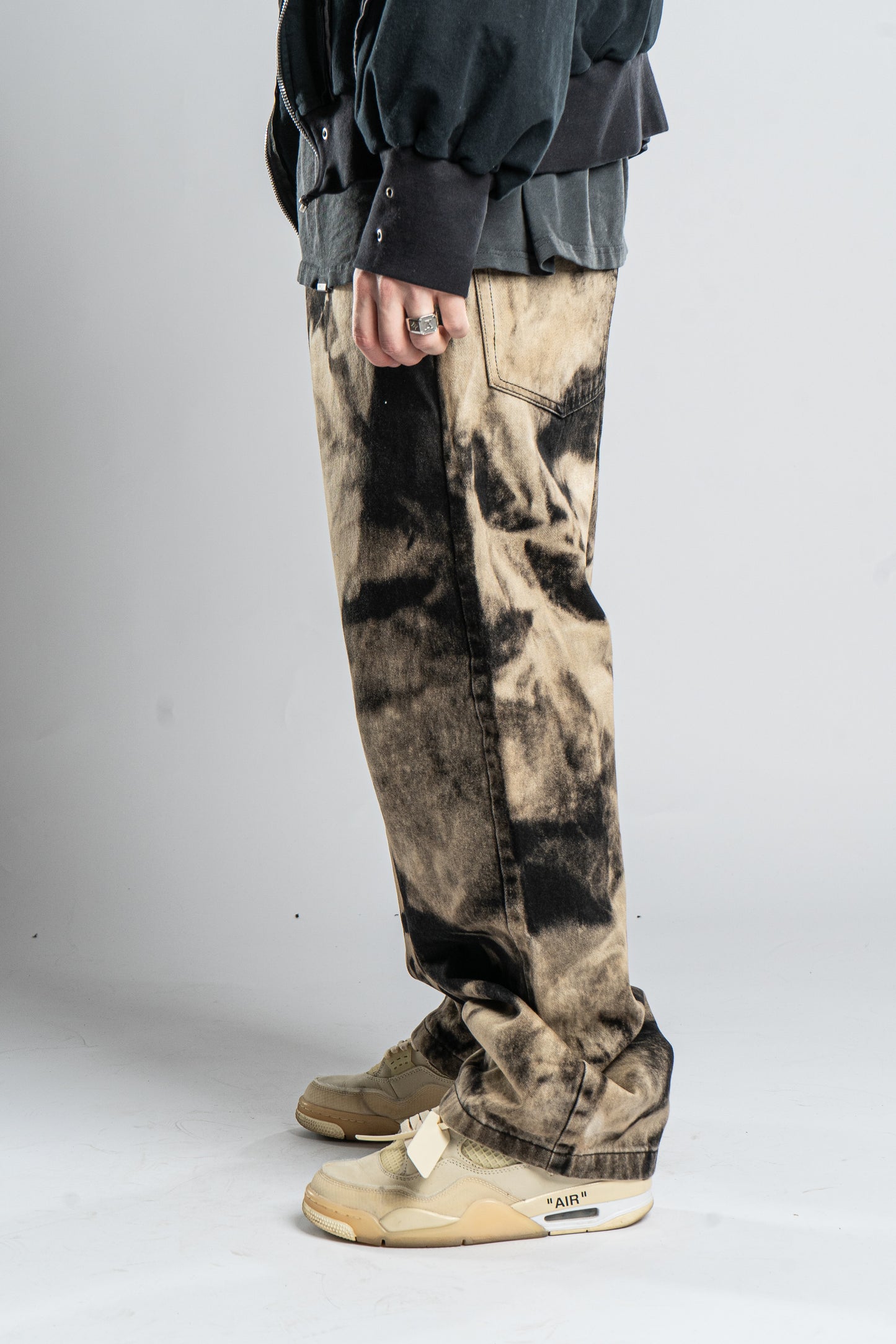 CUSTOM BLEACHED JEANS BLACK