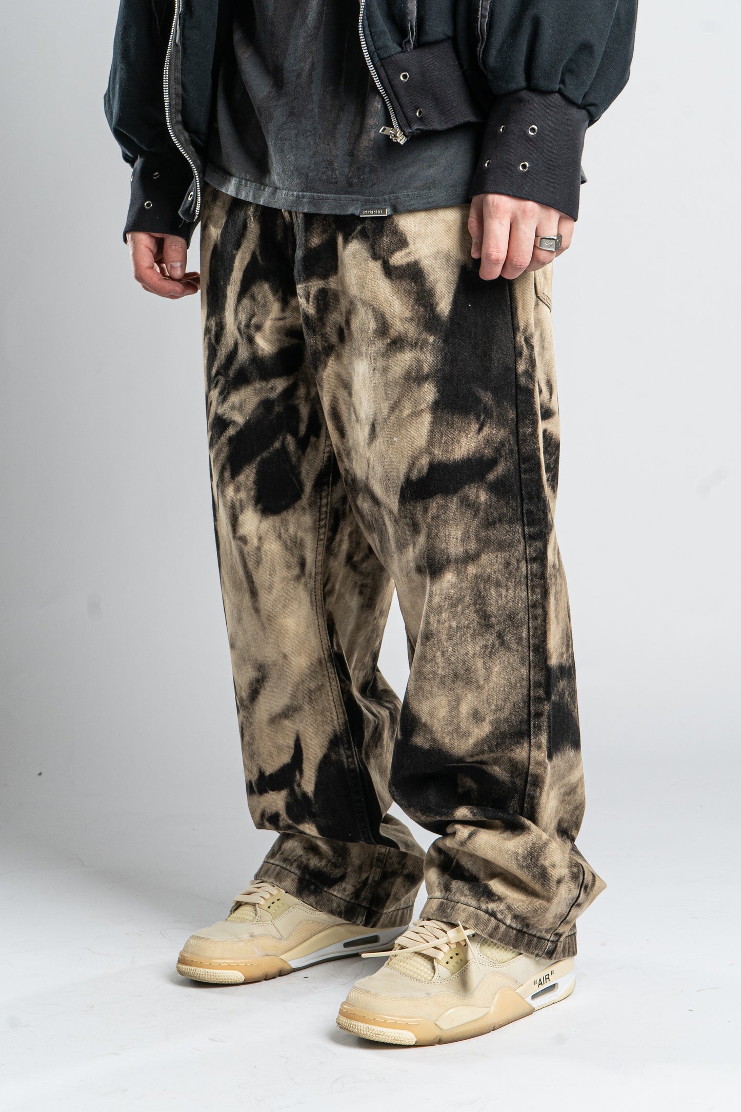 CUSTOM BLEACHED JEANS BLACK