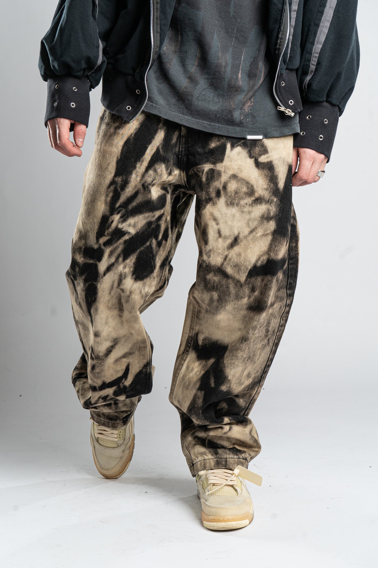 CUSTOM BLEACHED JEANS BLACK