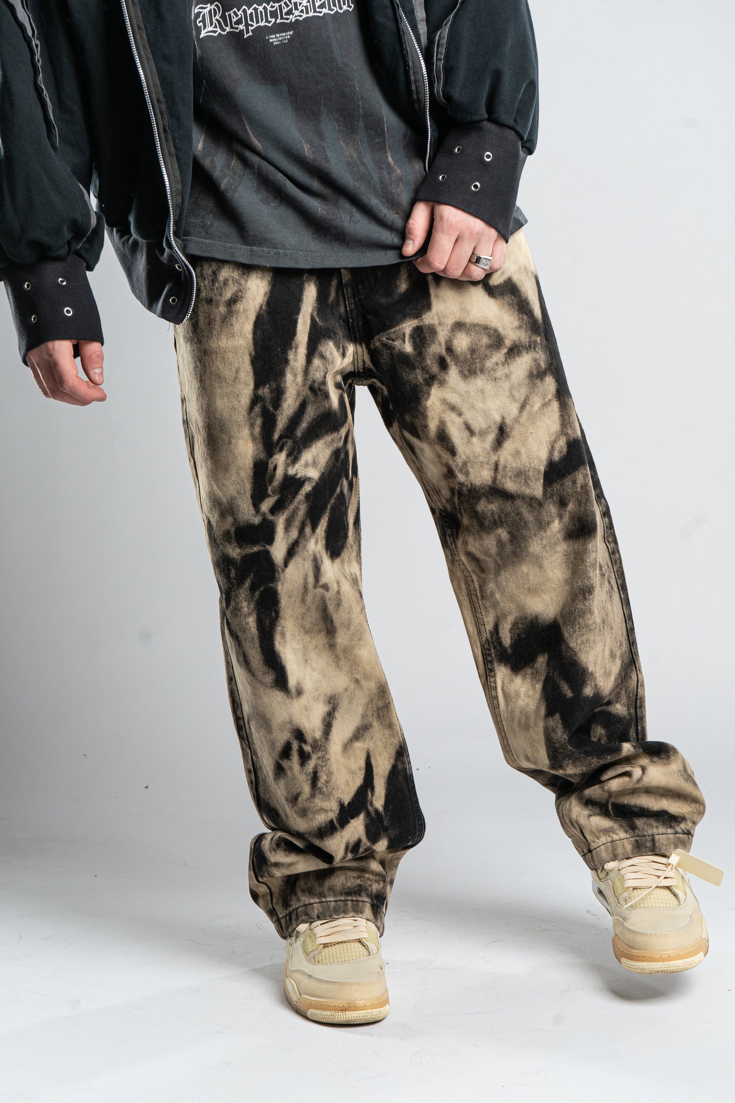 CUSTOM BLEACHED JEANS BLACK