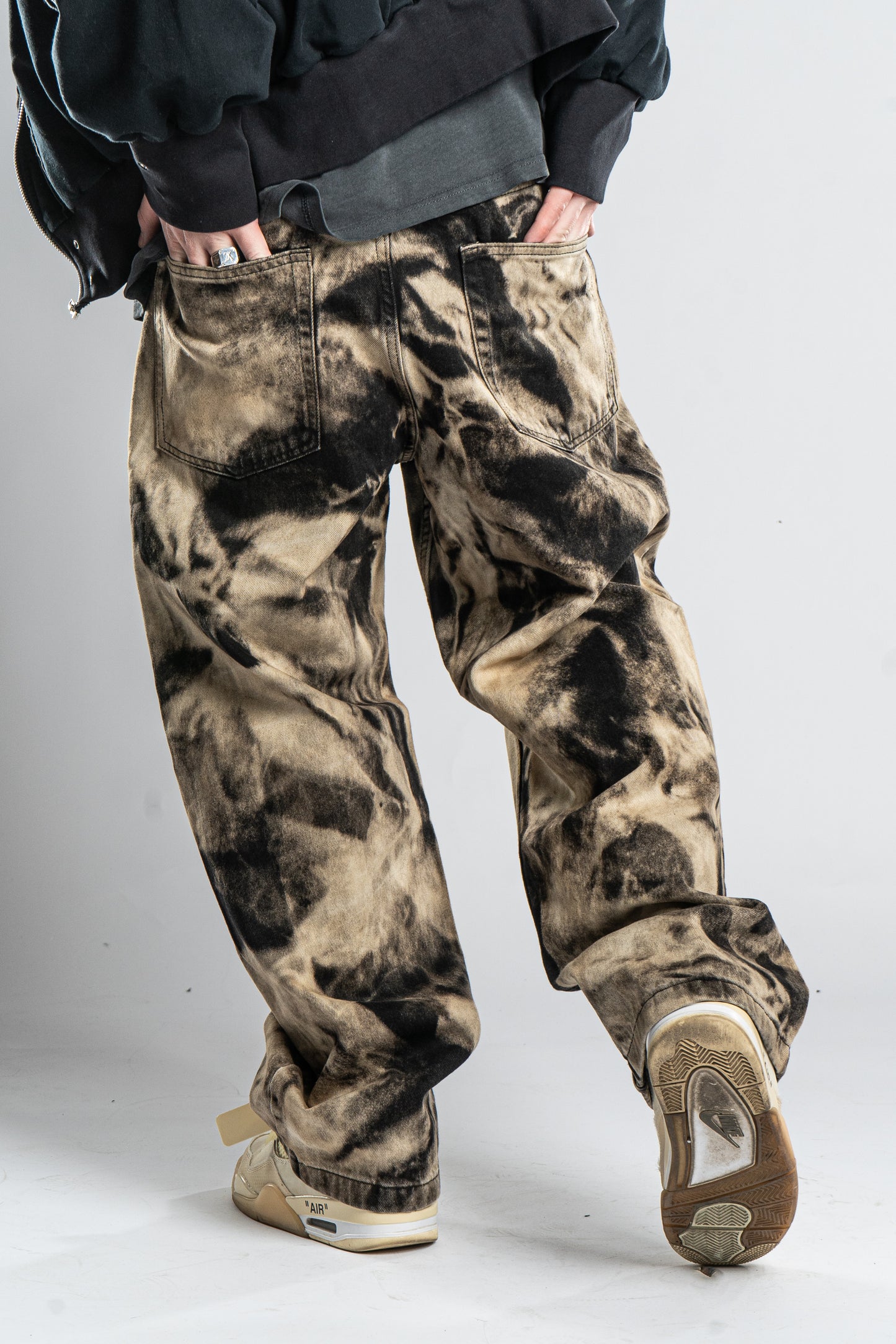 CUSTOM BLEACHED JEANS BLACK