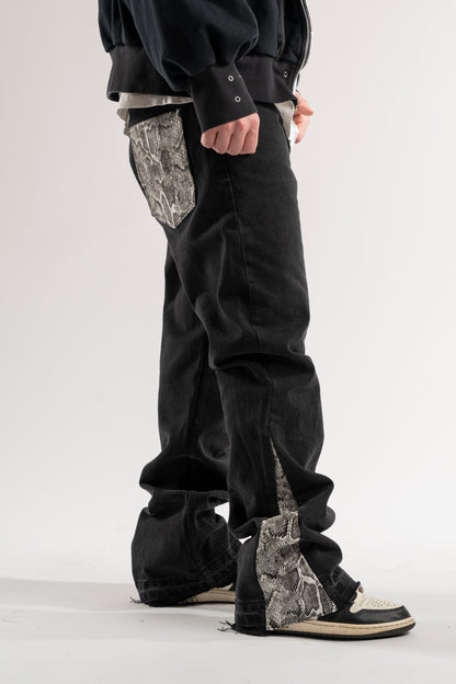 FLARED WHITE SNAKE JEANS