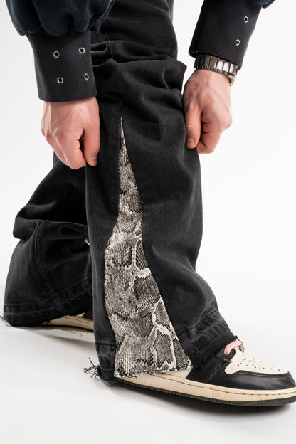 FLARED WHITE SNAKE JEANS