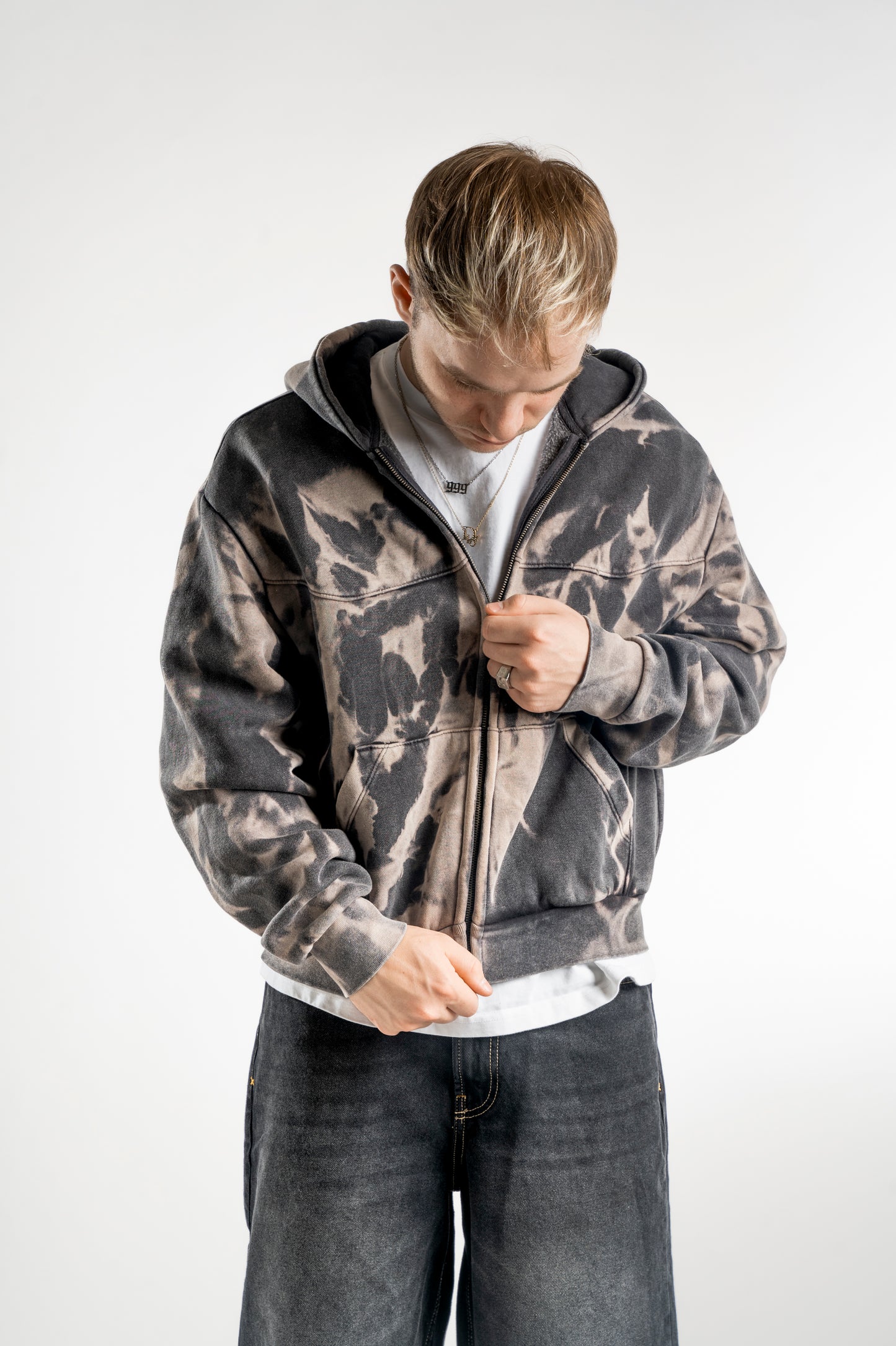 BLEACHED BLACK ZIPPER HOODIE