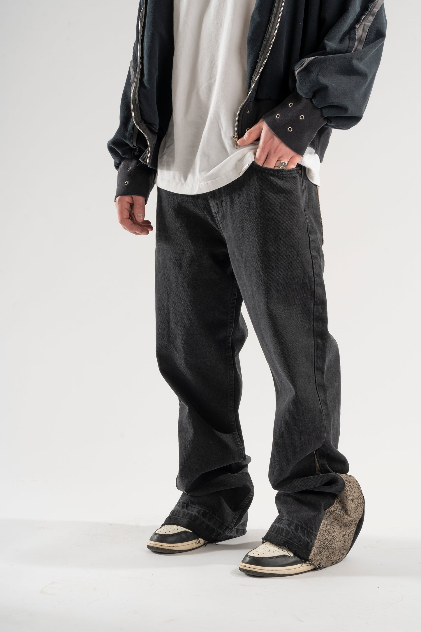 FLARED BROWN SNAKE JEANS