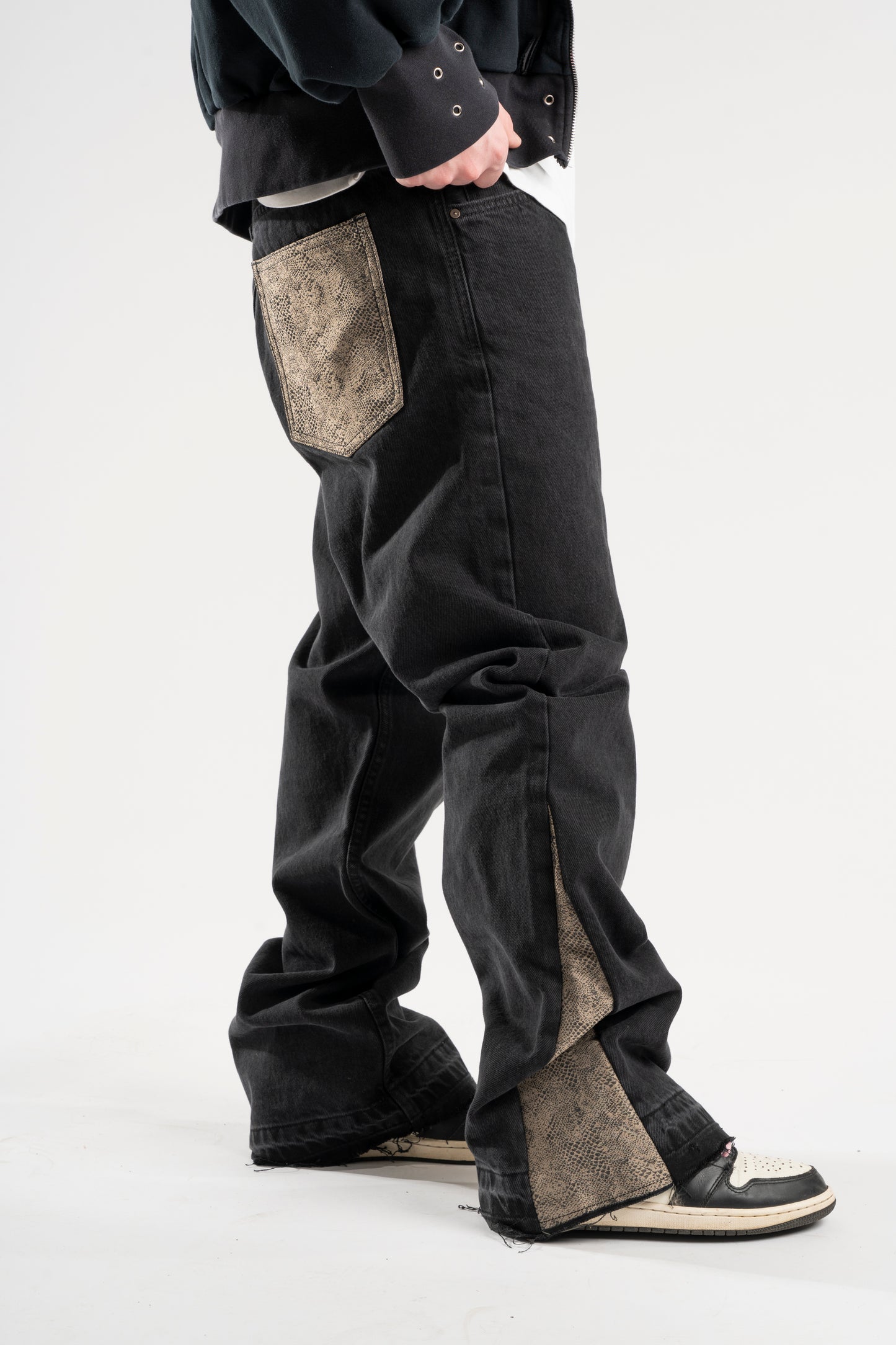 FLARED BROWN SNAKE JEANS