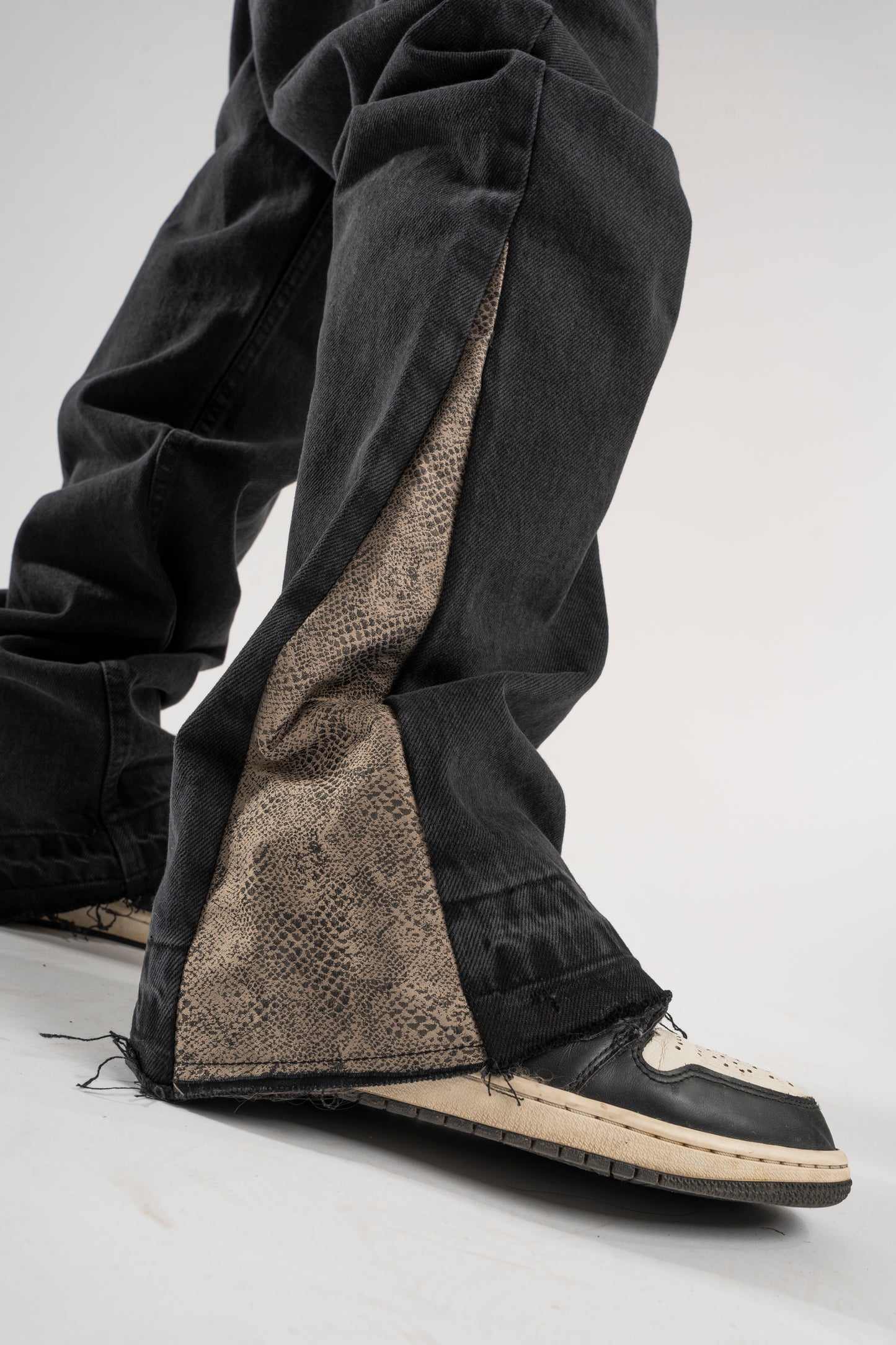 FLARED BROWN SNAKE JEANS