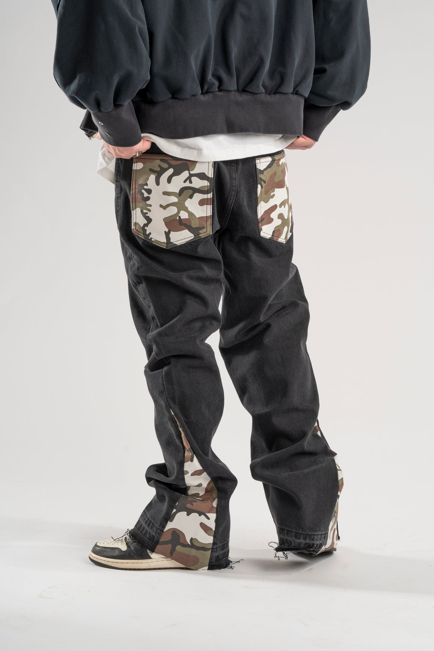 FLARED CAMO JEANS