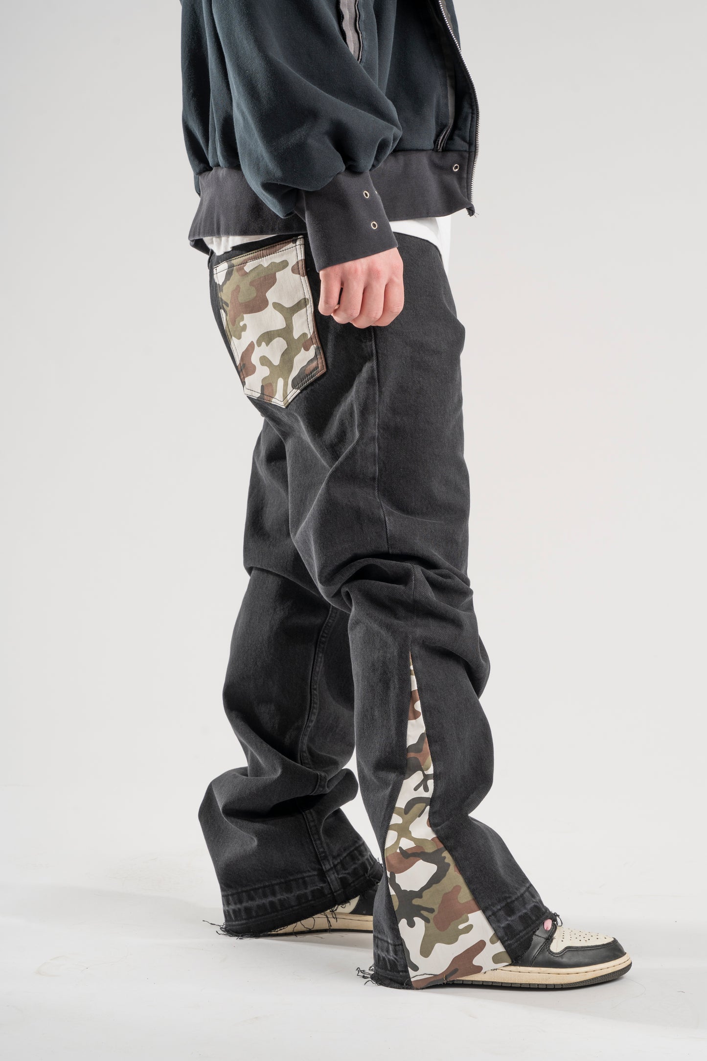 FLARED CAMO JEANS