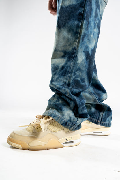 BAGGY BLEACHED BLUE JEANS