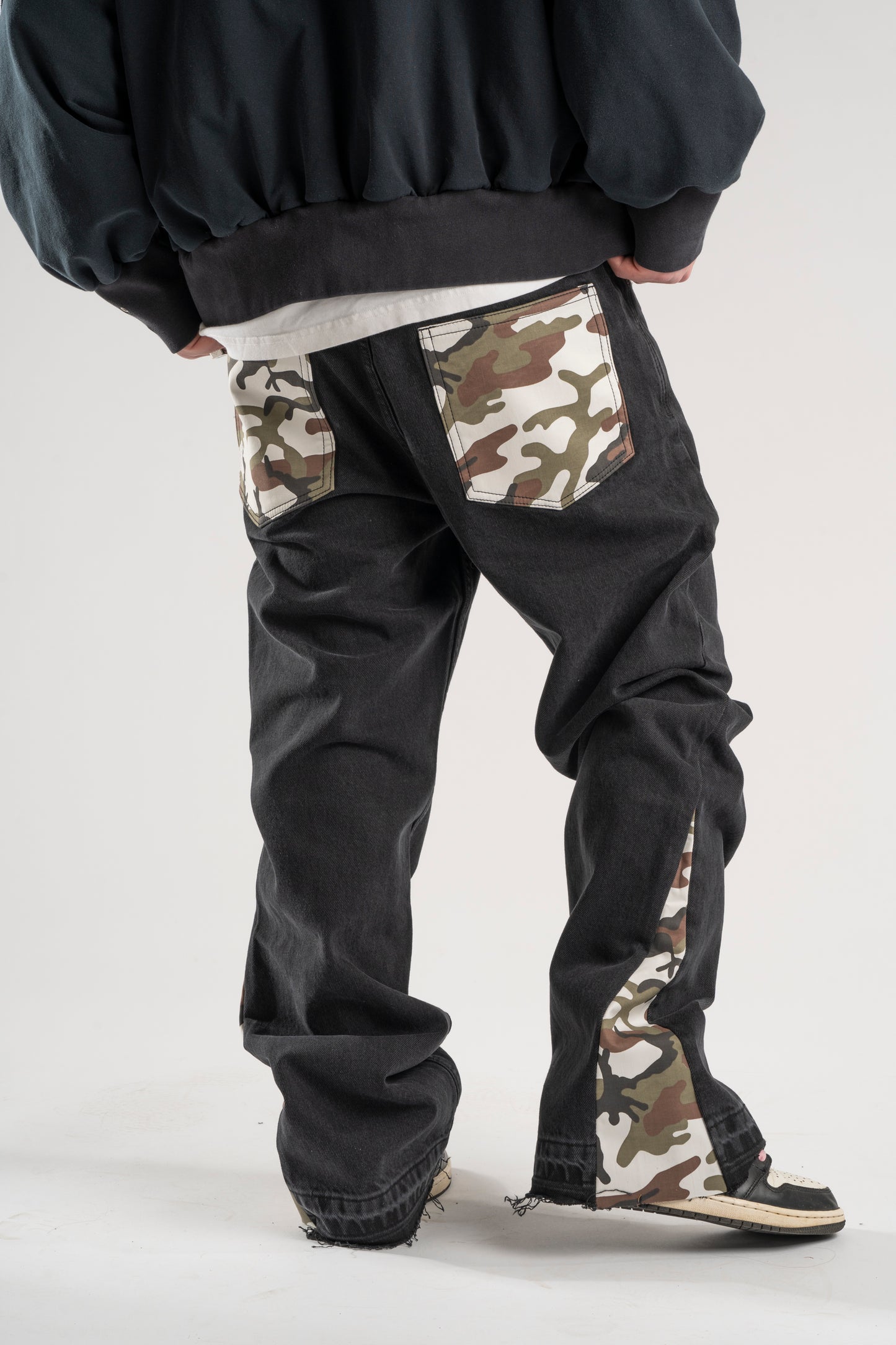 FLARED CAMO JEANS