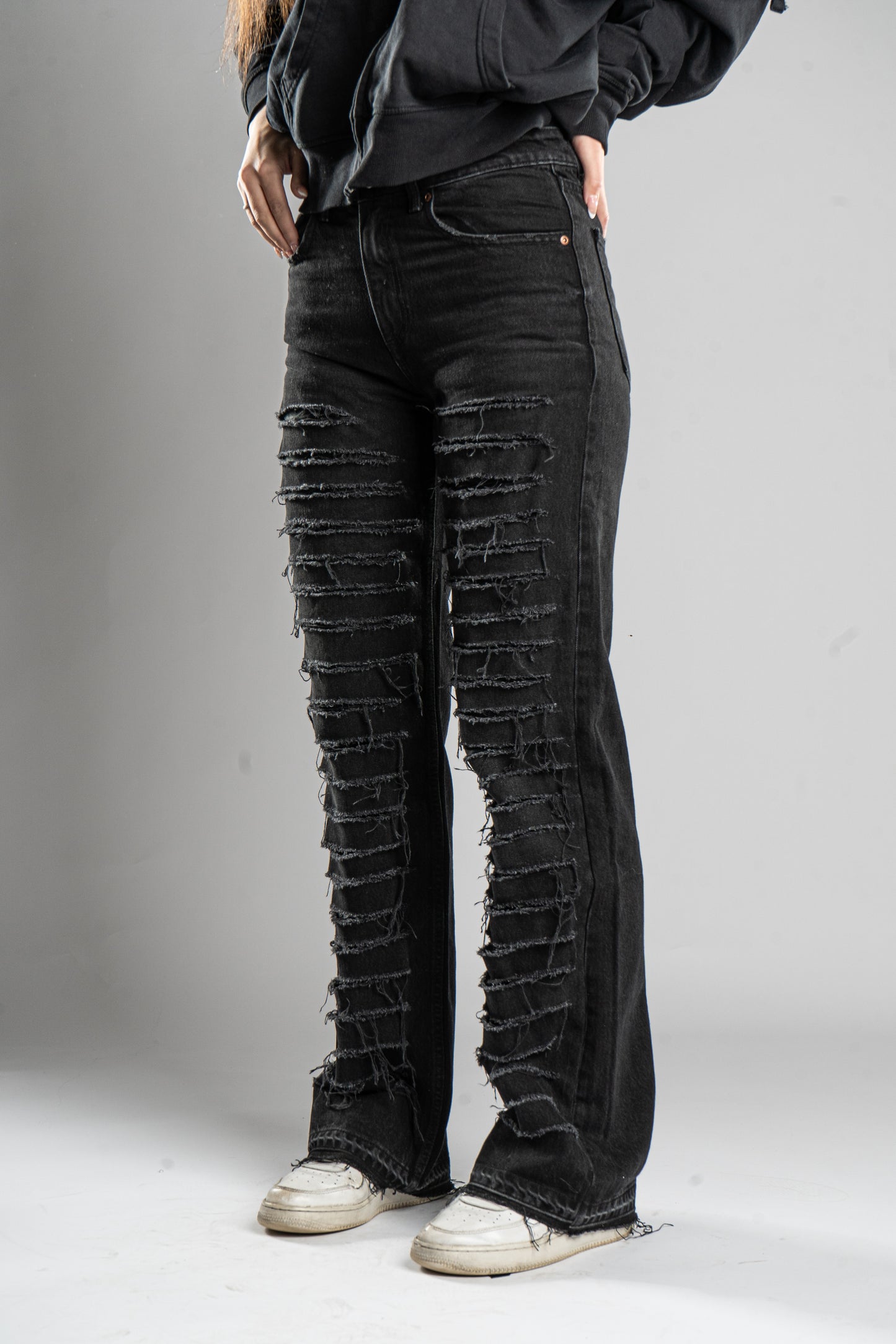 CUSTOM DISTRESSED JEANS WMNS