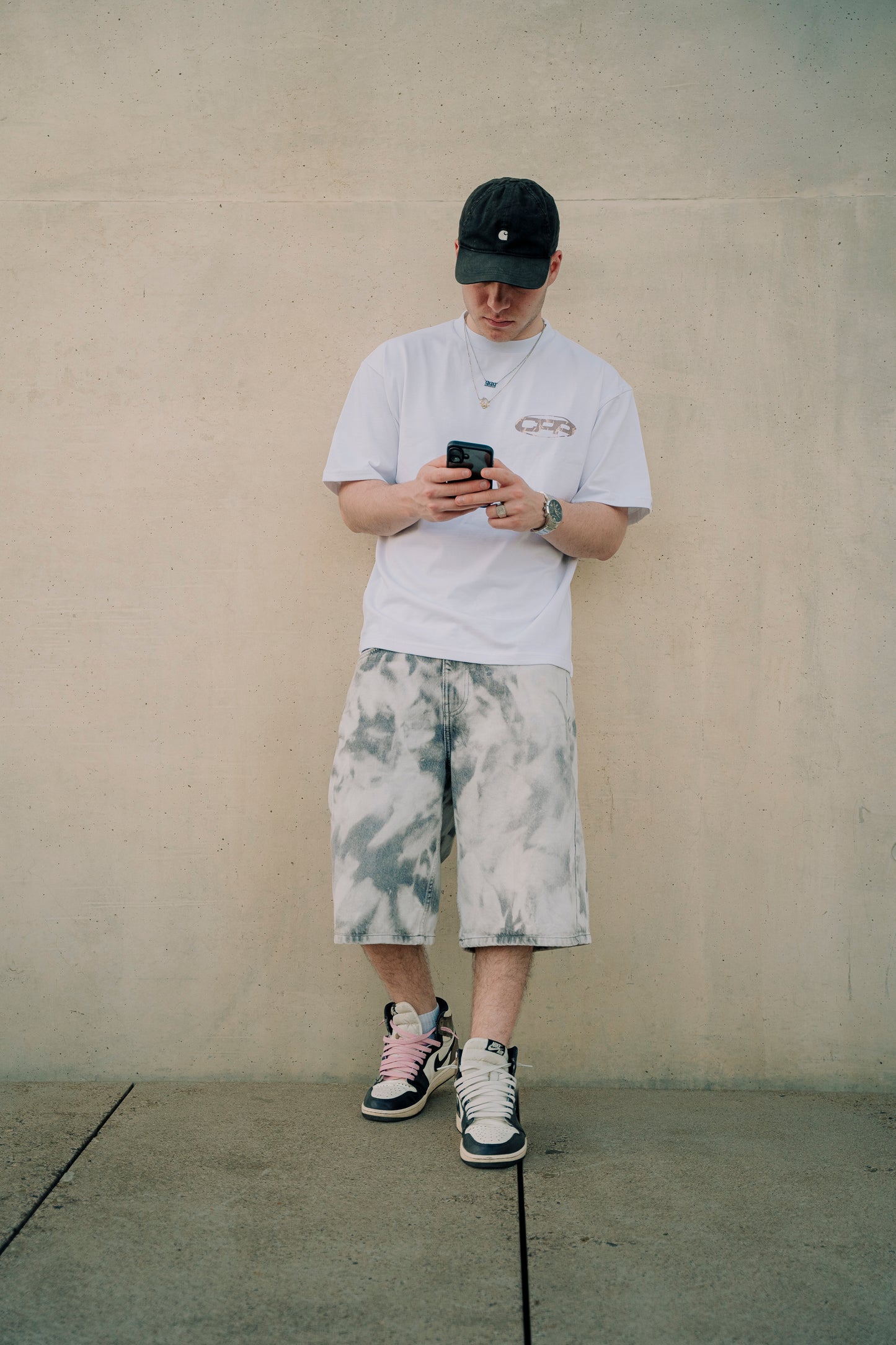 BAGGY BLEACHED GREY SHORTS