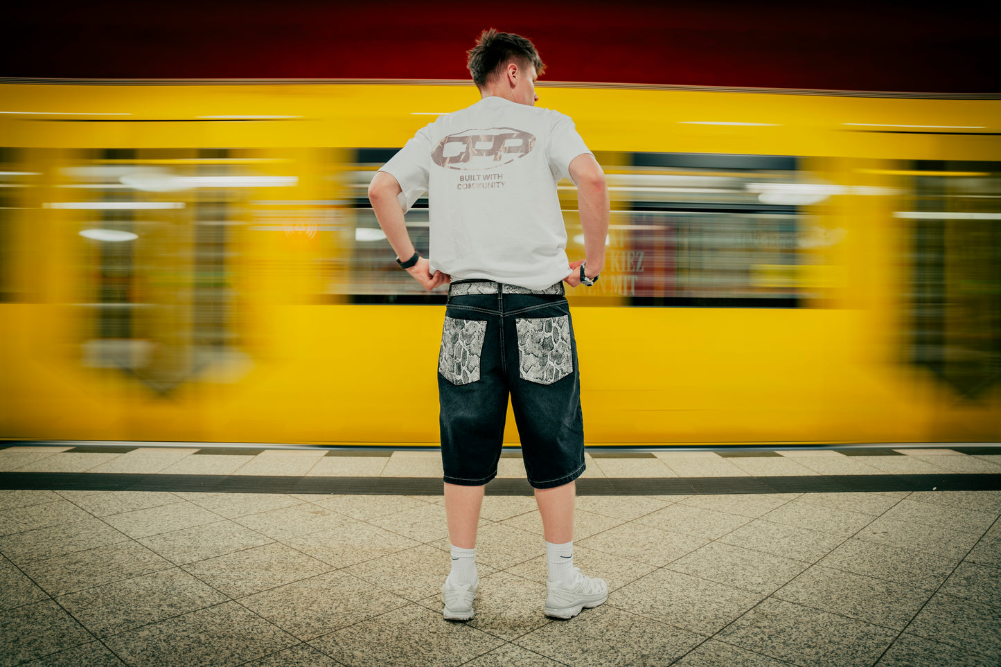 BAGGY WHITE SNAKE SHORTS