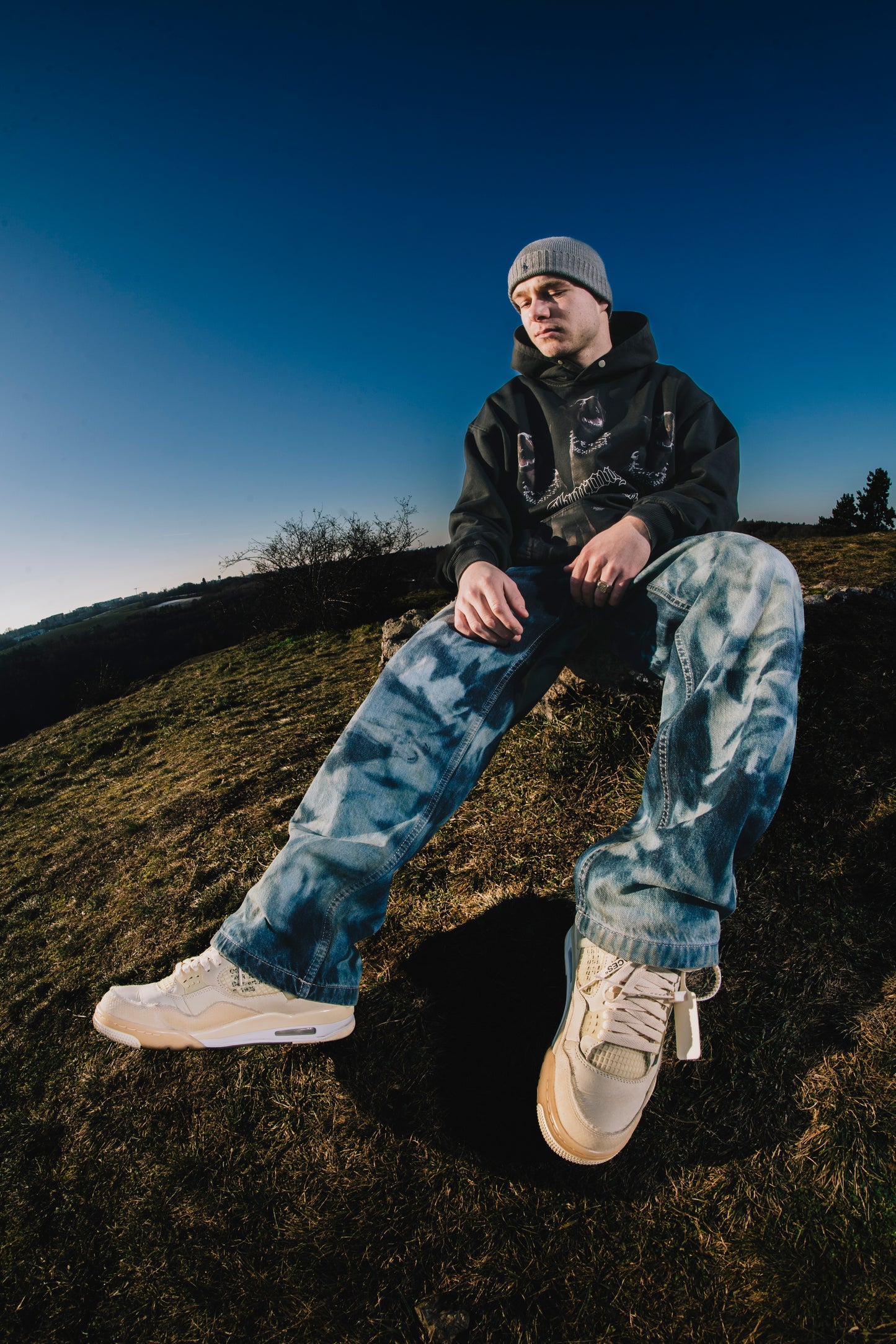 CUSTOM BLUE BLEACHED JEANS