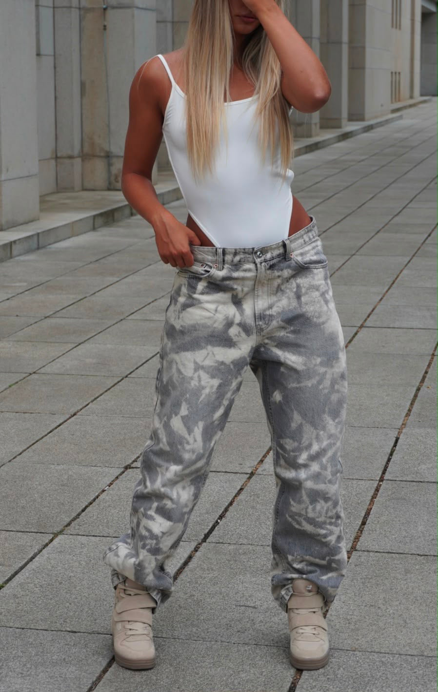 BAGGY BLEACHED GREY JEANS 1